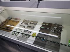 -提一眼镜·蔡司·依视路(小寨店)