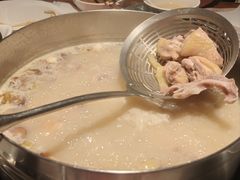 -尚尚仙·酸汤猪手·猪肚鸡火锅(华联万柳购物中心店)