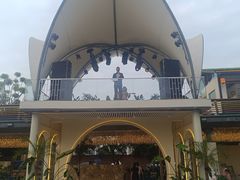 -茅草房·河畔园林火锅