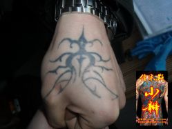 -小辫刺青洗纹身