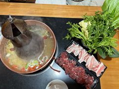 -果松木炭酸菜铜火锅·外婆参鸡汤