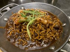 海鲜年糕炸酱面-富乐满韩国正宗炸鸡韩国料理(虹泉路店)