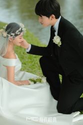 -现代经典婚纱摄影