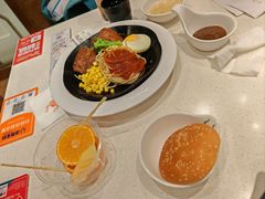 -汤姆家的牛排意面披萨(新城市广场店)