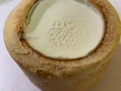 -志龙皇冠吃货椰子铺