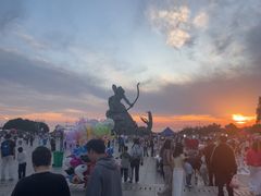 -巴陵广场