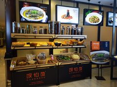 面包甜点陈列柜-饭怕鱼·黄焖鲟龙鱼(湖大店)