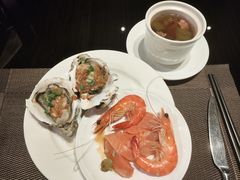 -大中华希尔顿酒店-念自助餐·嗨啤·小龙虾