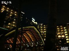 夜景-三亚湾海居铂尔曼度假酒店