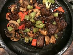 石锅蘑菇牛仔粒-鹿港小镇(金虹桥国际中心店)