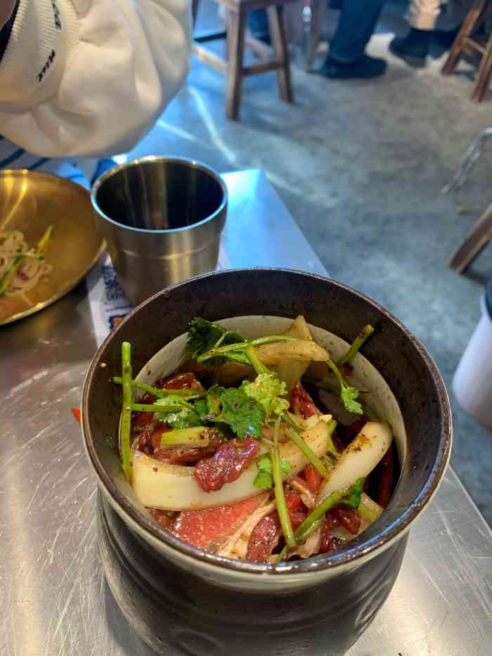 坛子李地摊烤肉(开发区红梅店)-"[薄荷]环境:环境嘛,和名字一样,就是.