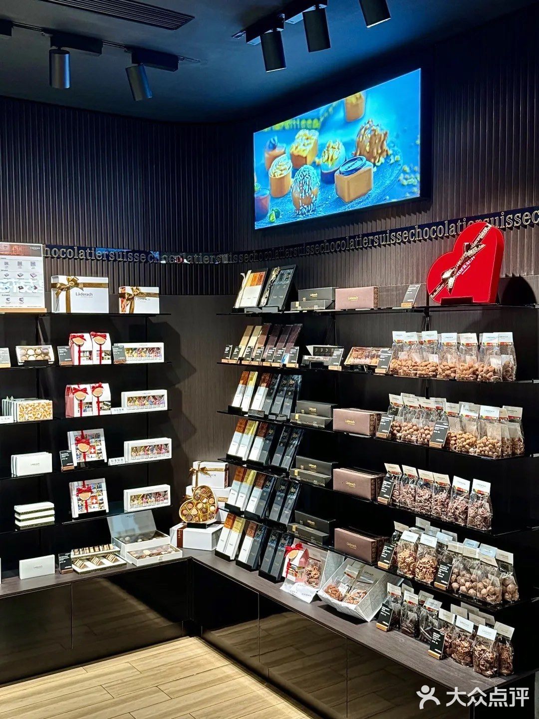 有钱人吃的月饼已经next level…！！