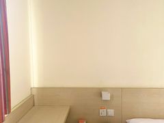 -7天酒店(上海江宁路地铁站玉佛寺店)