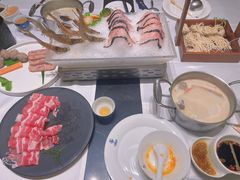 -红鼎豆捞·非遗鲍皇汤火锅(宝丰路店)