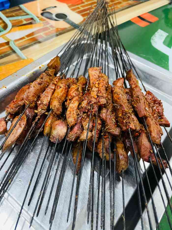 马楠烤肉-"店铺装修升级了 ,原来都是坐在外面坐在门.