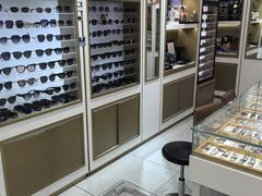 -美式眼镜·授权蔡司.依视路.尼康.豪雅.明月(人民广场店)