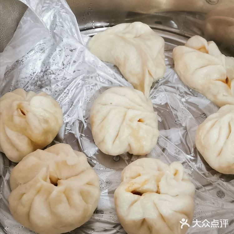 家里做了两次包子吧，网上查的包饺子的手法