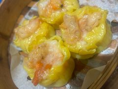 喜势首创蟹黄鲜虾烧卖-喜势点·糖沙翁手工茶点·本地人茶居(永庆坊店)