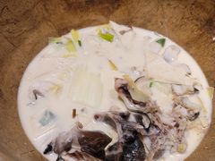 -滇香肴·云南菜蒸汽石锅鱼(云南北路店)
