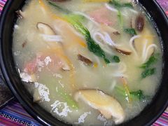 -香巴拉云南餐厅(华莱坞店)