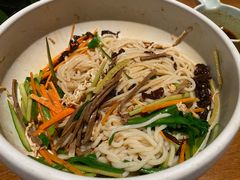 鸡丝凉米线-云海肴·汽锅鸡·云南菜(天山百盛优客店)