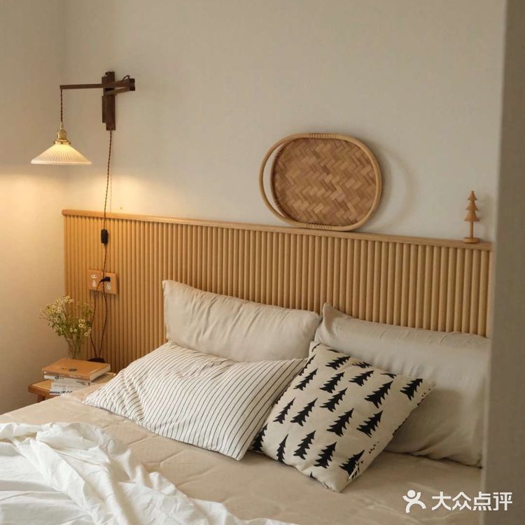 卧室改造干货，木格栅床头背景墙改造