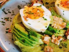 牛油果煮蛋吐司-RAC BAR(安福路店)