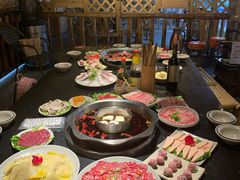 -茅草房·河畔园林火锅