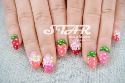 采草莓的小姑娘~-STAR美甲店