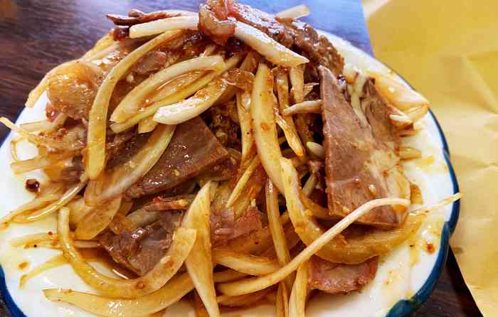 打分    /人 性价比可以~ 菜的样式比较多,感觉兰州料理可以任意排列