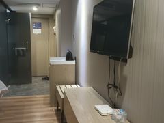-朗逸酒店(广州塔赤岗地铁站店)