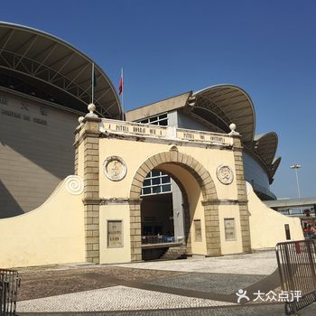 想通过陆路前往澳门，必须要走拱北口岸 连接拱北口岸的