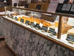 面包甜点陈列柜-WHEAT&BAKER-麥(凯德来福士店)