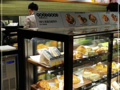 面包甜点陈列柜-星巴克臻选(广州太古汇店)