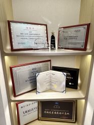-AURAS璈然科技护肤中心