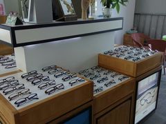 -LOGO眼镜·蔡司品牌折扣店(龙华清湖店)