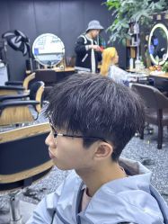 -藤野造型专业烫染接发