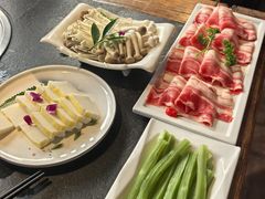 -大匠工房古船木艺术餐厅·猪肚鸡专门店(长白仙岛店)
