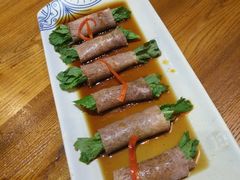 薄荷牛肉卷-云海肴·汽锅鸡·云南代表菜(天津国金汇店)