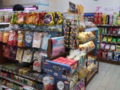 零售区-全家便利店(襄阳南路店)