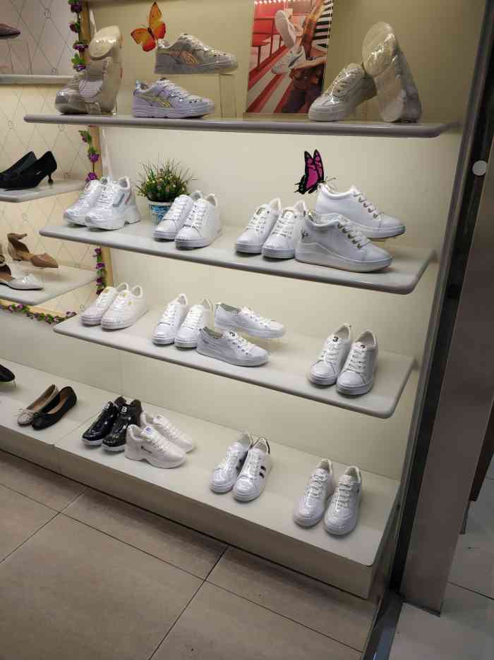 戈美其专卖(大润发店)-"戈美其专卖鞋店!今天刚好给大润发随便进去.