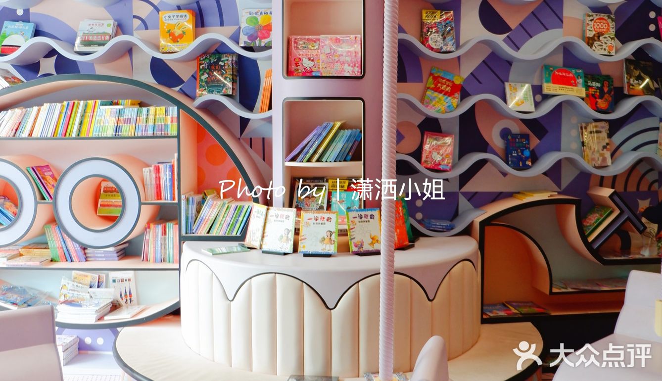 深圳梦幻时空齿轮版钟书阁📚，真的值得打卡吗？