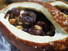 核桃红豆碱水-Dough&Joe团憩(瑞虹天地月亮湾店)