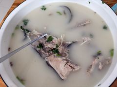 奶汤鱼头-美顺香食府鱼头老店(雪野湖店)