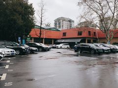 -龙柏饭店-地面停车场