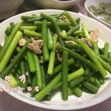 蒜苔炒肉🍲健康营养🐰10分钟就能做好。