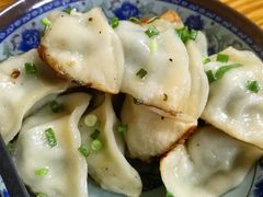 韭菜猪肉煎饺-无名氏宵夜小摊(祝家三姐妹馄饨店)