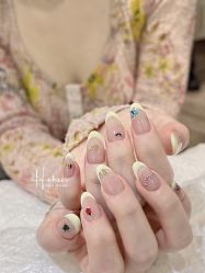 -花岐款式专研健康美甲沙龙