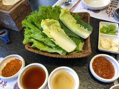 -草家酱蟹炭火烤肉店(珲春南路一店)