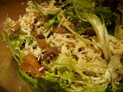 牛肝菌沙拉-云海肴·汽锅鸡·云南代表菜(天山百盛优客店)